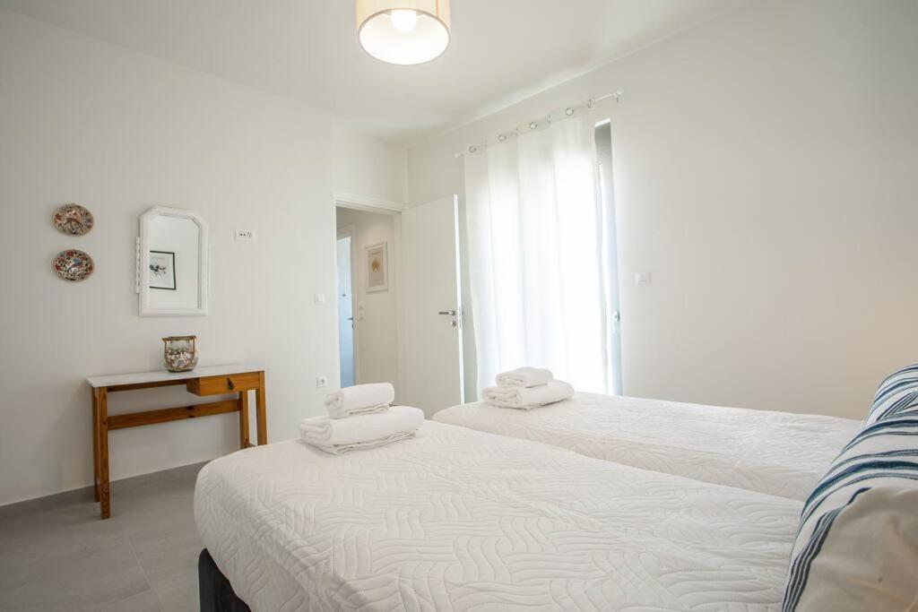 Cozy In The Heart Of Rhodes Center Rhodes City
