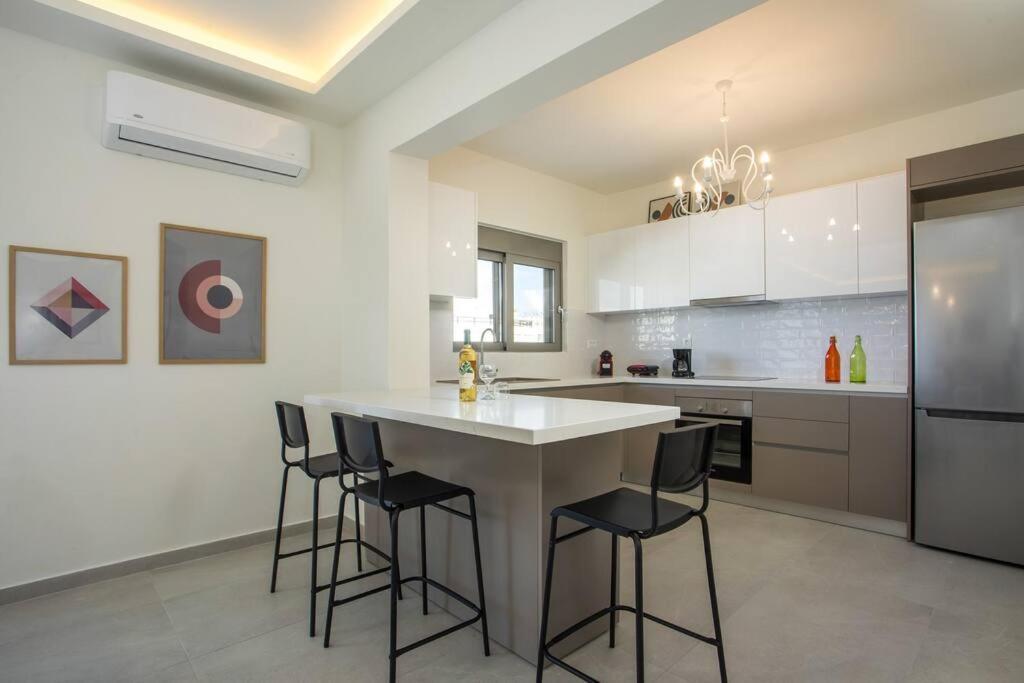 Cozy In The Heart Of Rhodes Center Apartment Rhodes City