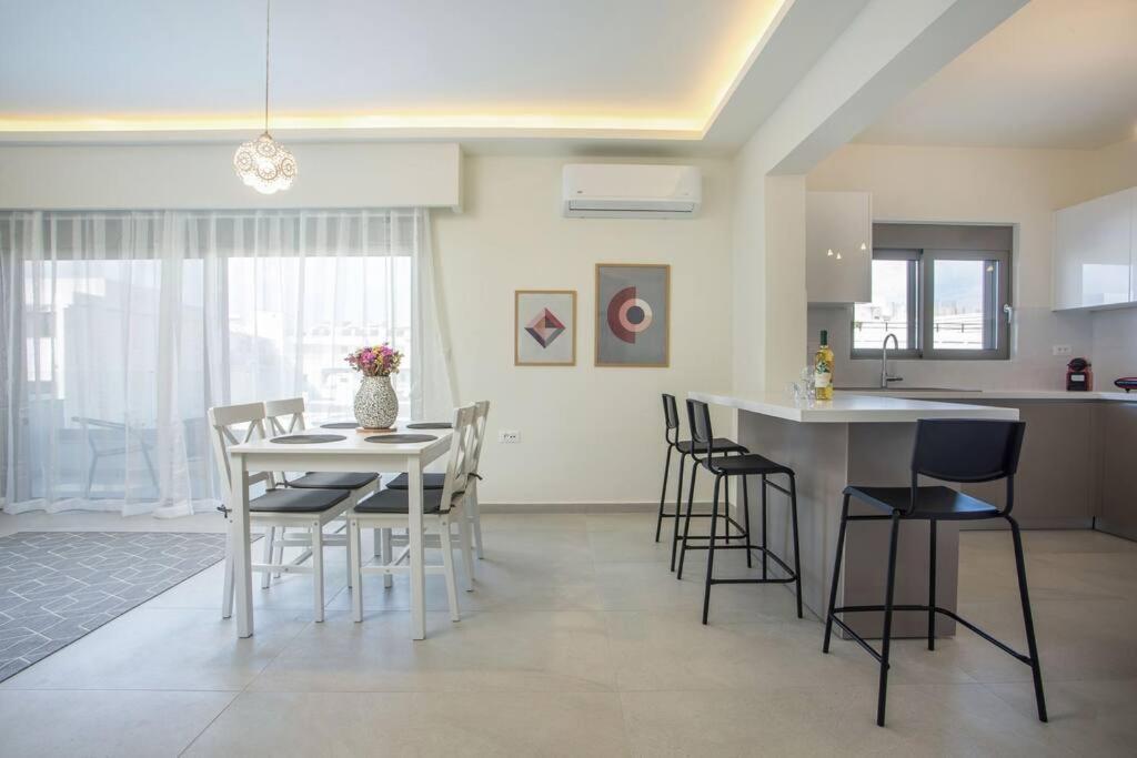 Cozy In The Heart Of Rhodes Center Apartment Rhodes City